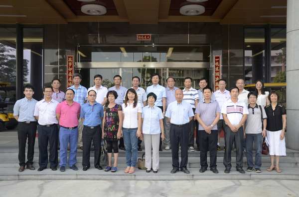 南海鋁型材行業(yè)協(xié)會(huì)“正副會(huì)長(zhǎng)擴(kuò)大會(huì)議”在我司召開(kāi)