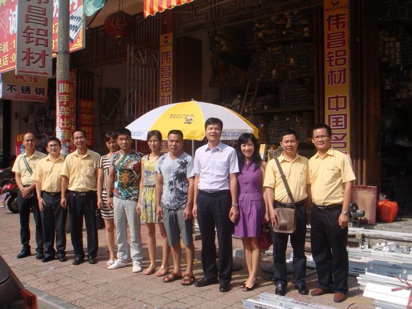 打造精英團(tuán)隊(duì) 精耕細(xì)作市場——記潘董事長市場調(diào)研