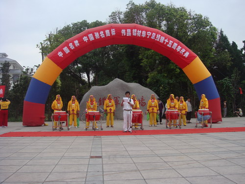 廠方經(jīng)銷同努力，推廣偉昌齊煥彩