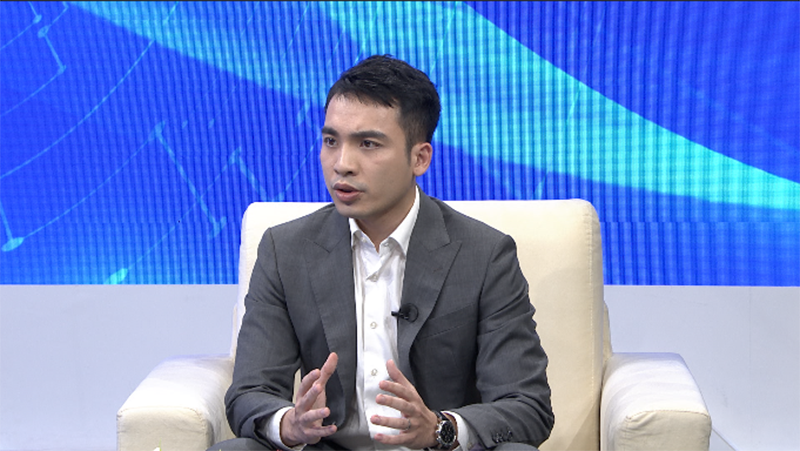 華昌集團受邀央視對話“名嘴”水均益!11月26日晚18：15，鎖定CCTV—發(fā)現(xiàn)之旅頻道《聚焦先鋒榜欄目》